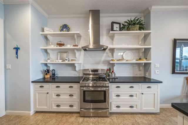 314 Bayshore Drive, Montgomery, TX 77356