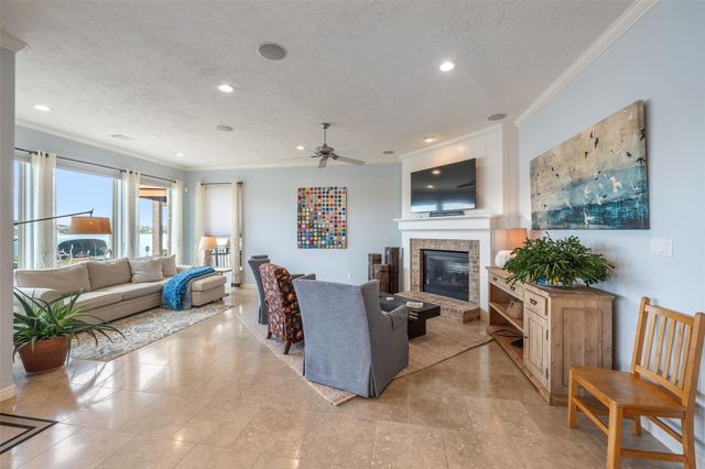 314 Bayshore Drive, Montgomery, TX 77356