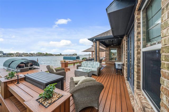 314 Bayshore Drive, Montgomery, TX 77356