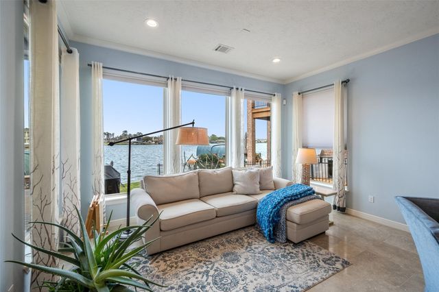 314 Bayshore Drive, Montgomery, TX 77356