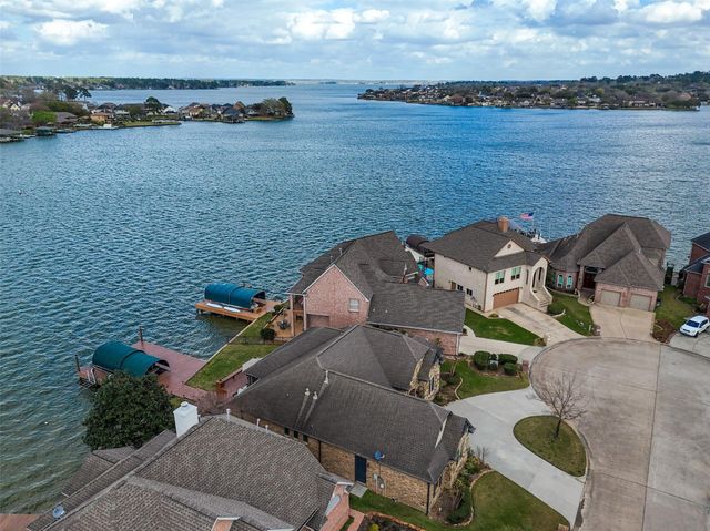 314 Bayshore Drive, Montgomery, TX 77356