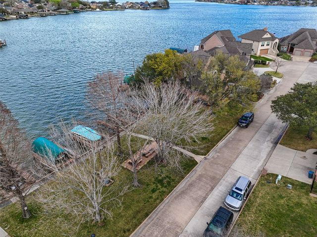 314 Bayshore Drive, Montgomery, TX 77356