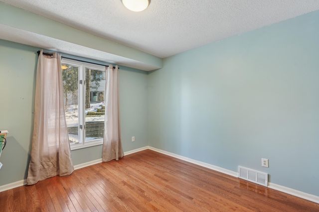 1276 Dunberry Lane, Eagan, MN 55123