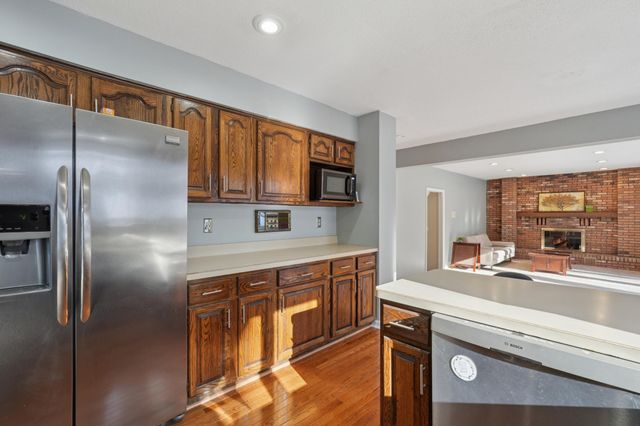 1276 Dunberry Lane, Eagan, MN 55123