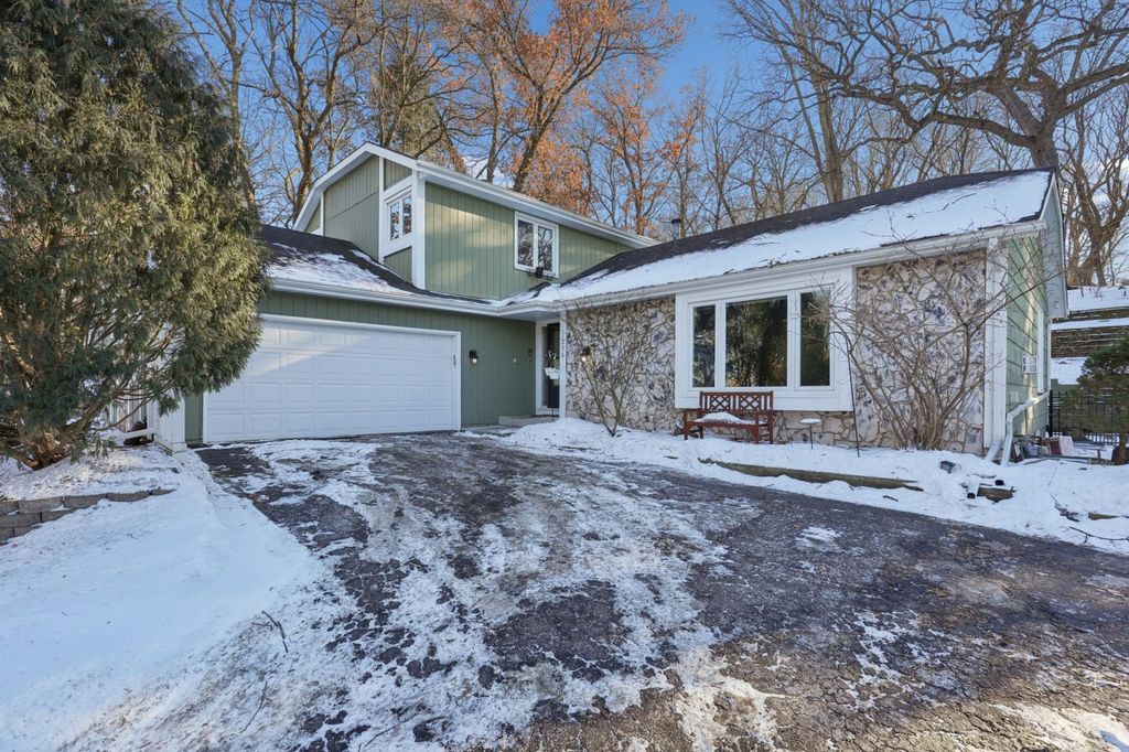 1276 Dunberry Lane, Eagan, MN 55123