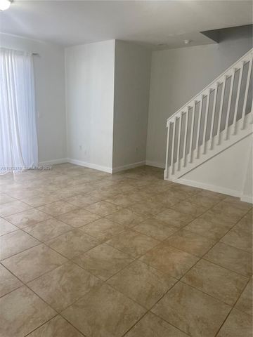 942 NE 42nd Pl, Homestead, FL 33033