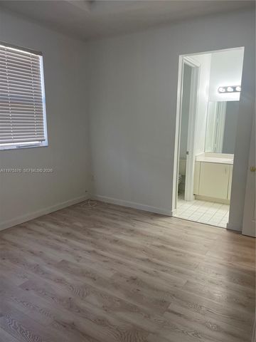 942 NE 42nd Pl, Homestead, FL 33033