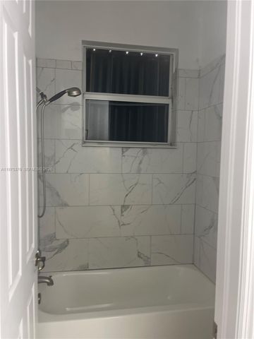 942 NE 42nd Pl, Homestead, FL 33033