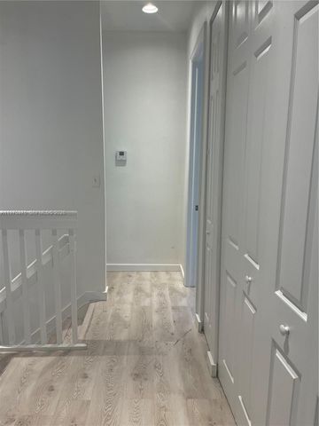 942 NE 42nd Pl, Homestead, FL 33033