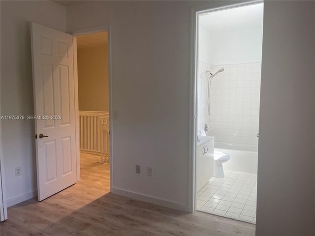 942 NE 42nd Pl, Homestead, FL 33033