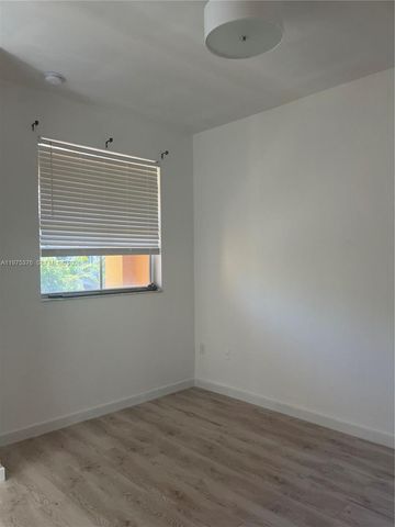 942 NE 42nd Pl, Homestead, FL 33033