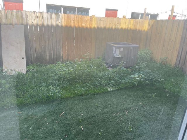 942 NE 42nd Pl, Homestead, FL 33033