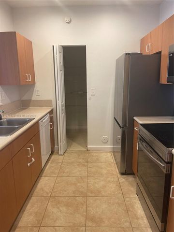 942 NE 42nd Pl, Homestead, FL 33033