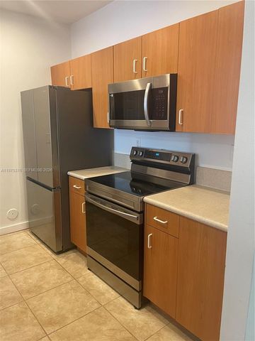 942 NE 42nd Pl, Homestead, FL 33033