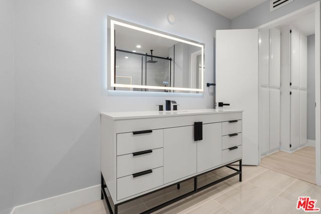 441 N Oakhurst Drive 206, Beverly Hills, CA 90210