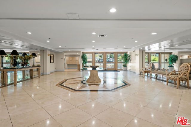 441 N Oakhurst Drive 206, Beverly Hills, CA 90210
