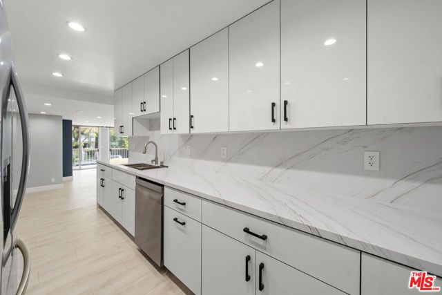 441 N Oakhurst Drive 206, Beverly Hills, CA 90210