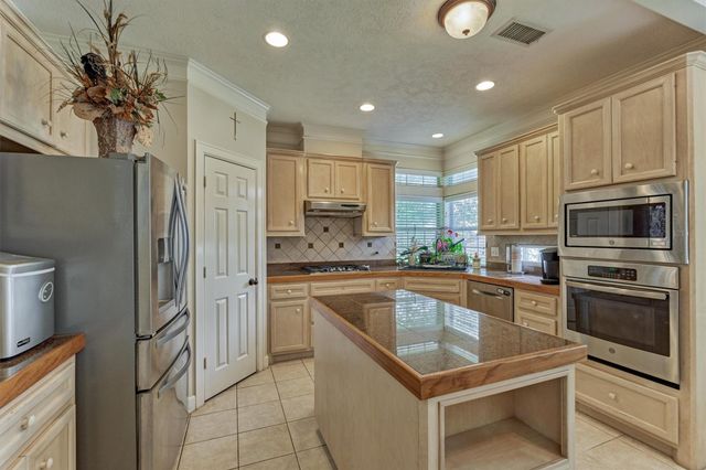 3430 Willowrun Drive, Montgomery, TX 77356