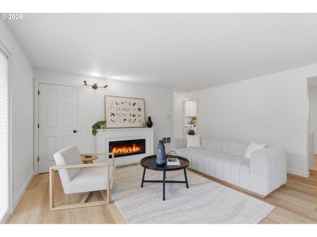 2945 Sw MILES St, Portland, OR 97219