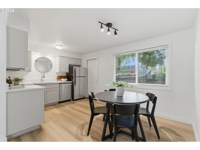 2945 Sw MILES St, Portland, OR 97219