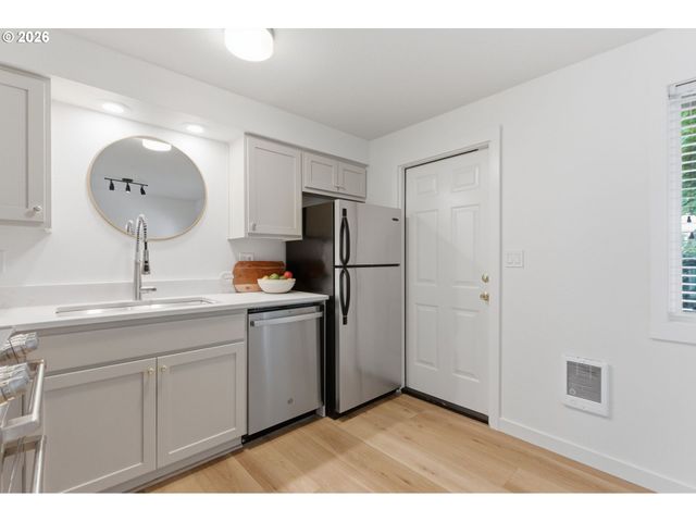 2945 Sw MILES St, Portland, OR 97219