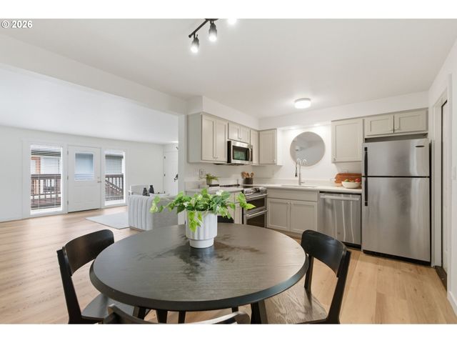 2945 Sw MILES St, Portland, OR 97219