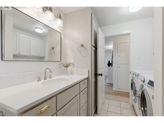 2945 Sw MILES St, Portland, OR 97219