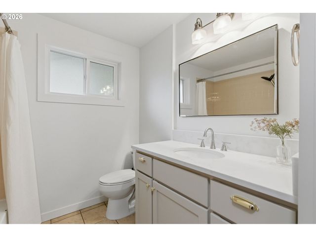 2945 Sw MILES St, Portland, OR 97219