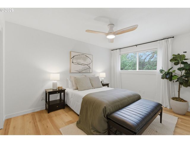 2945 Sw MILES St, Portland, OR 97219