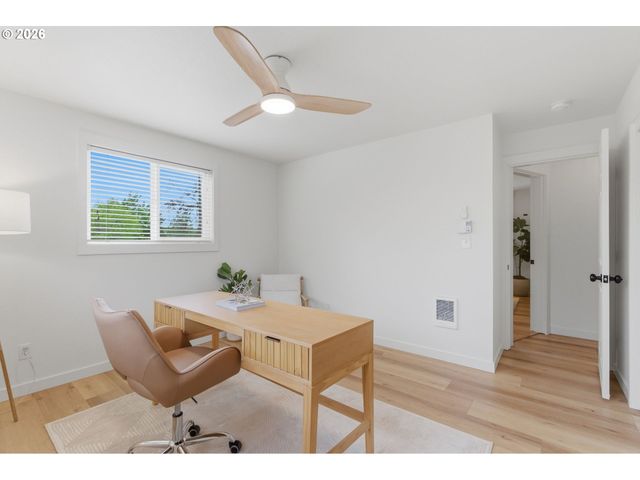 2945 Sw MILES St, Portland, OR 97219