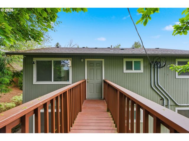 2945 Sw MILES St, Portland, OR 97219