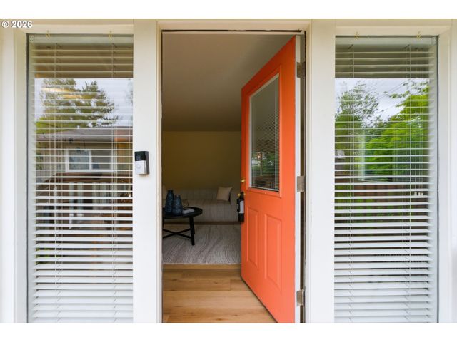 2945 Sw MILES St, Portland, OR 97219