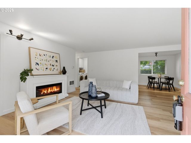 2945 Sw MILES St, Portland, OR 97219