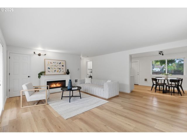 2945 Sw MILES St, Portland, OR 97219