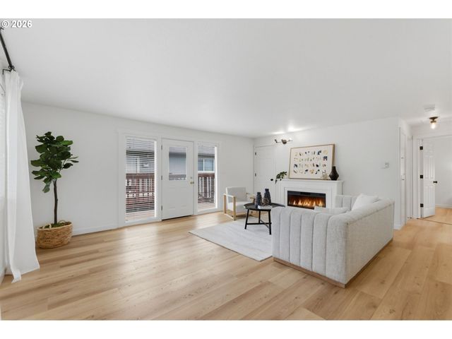 2945 Sw MILES St, Portland, OR 97219