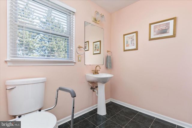 81 BARBIE LN, Martinsburg, WV 25405