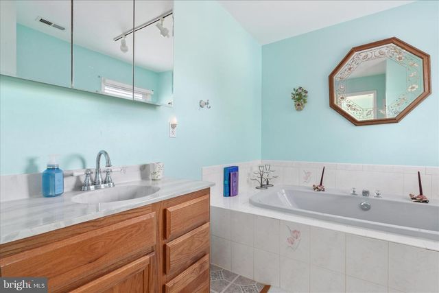 81 BARBIE LN, Martinsburg, WV 25405