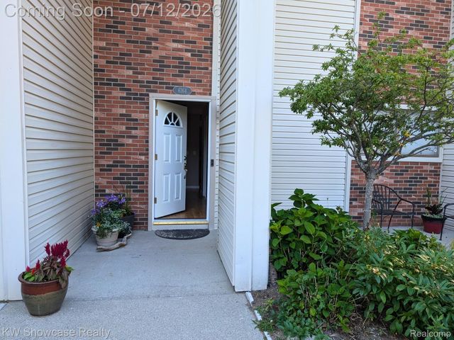 6164 Palomino Court, West Bloomfield Charter Township, MI 48322