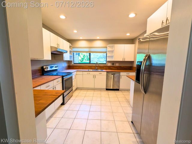 6164 Palomino Court, West Bloomfield Charter Township, MI 48322