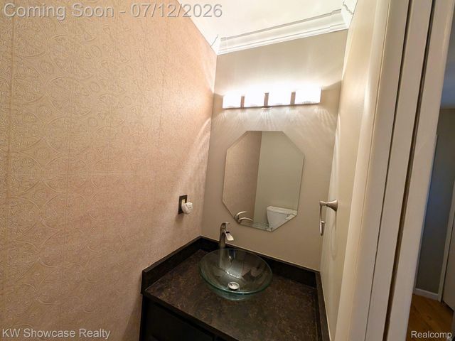 6164 Palomino Court, West Bloomfield Charter Township, MI 48322