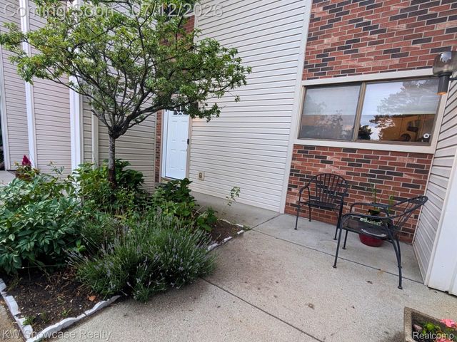 6164 Palomino Court, West Bloomfield Charter Township, MI 48322