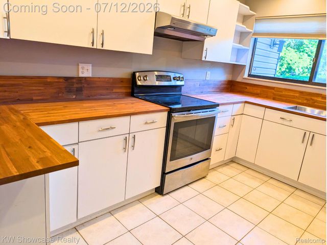 6164 Palomino Court, West Bloomfield Charter Township, MI 48322