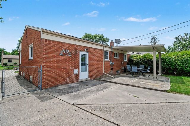 32413 Greenlawn Street, Saint Clair Shores, MI 48082