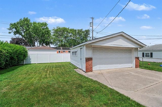 32413 Greenlawn Street, Saint Clair Shores, MI 48082