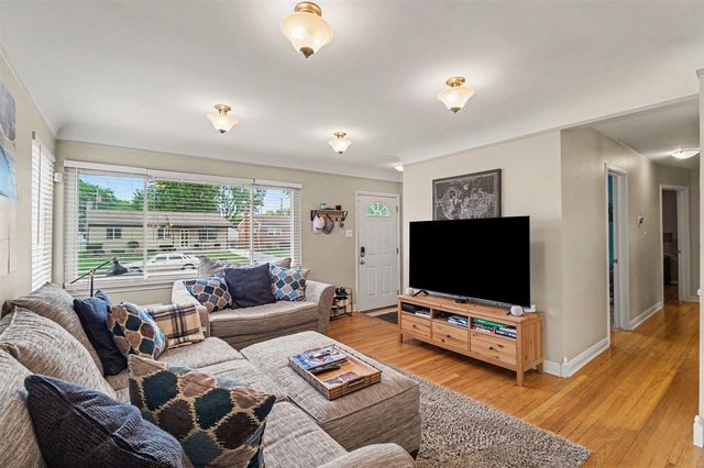 32413 Greenlawn Street, Saint Clair Shores, MI 48082