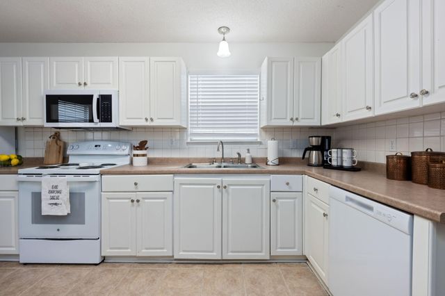 1864 Whispering Oaks Lane, Fort Walton Beach, FL 32547