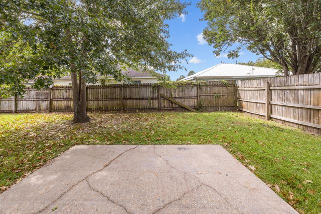 1864 Whispering Oaks Lane, Fort Walton Beach, FL 32547