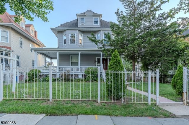 95 Beech St, East Orange City, NJ 07018