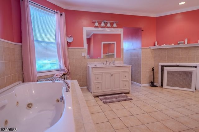 95 Beech St, East Orange City, NJ 07018