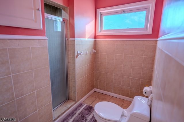 95 Beech St, East Orange City, NJ 07018